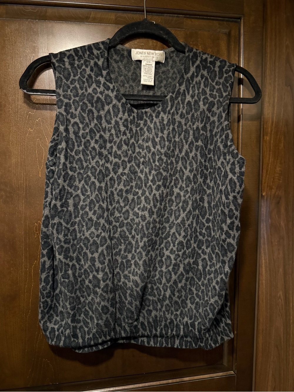 Jones New York Gray and Black Leopard Print Sleeveless Top